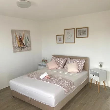 With Parking Space Seget Donji, - 23533 Apartamento